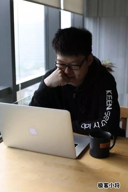 5歲編程,18歲保送,27歲世界第一:90后少年上演真人版“黑客帝國” 5歲編程,18歲保送,27歲世界第一:90后少年上演真人版“黑客帝國”